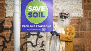 Save Soil heißt die Mission, für die Sadhguru mit dem Motorrad von London nach Indien fährt