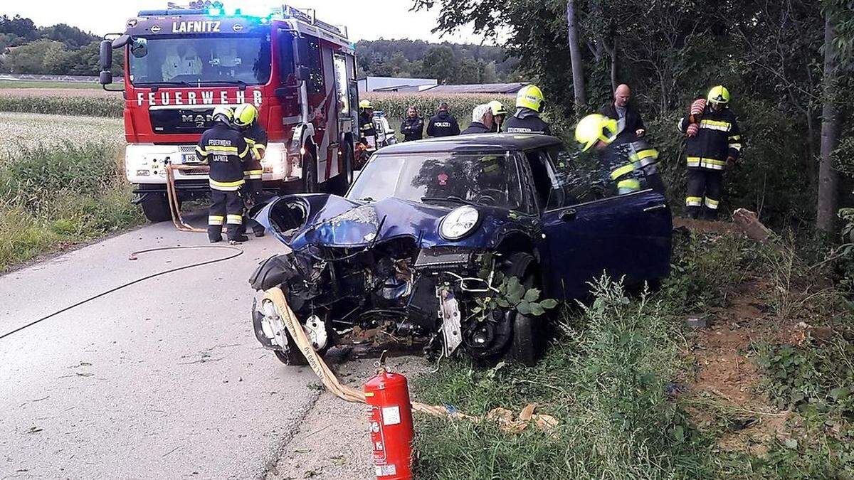 Das Auto wurde mittels Seilwinde geborgen