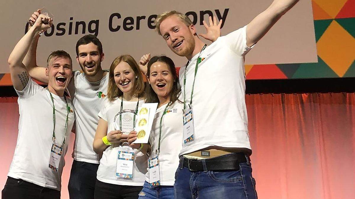 Riesige Freude bei der Preisverleihung: Alexander Fürlinger, Felix Schweigkofler, Vera Wasserbacher, Lucija Sovic und Nikola Vinko