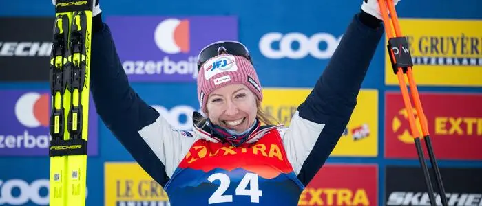 Teresa Stadlober zeigt in Oberhof auf