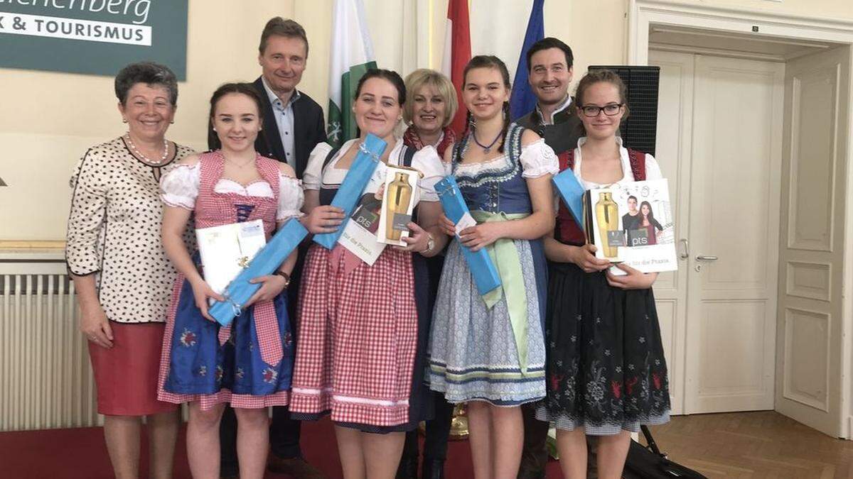 Die stolzen Siegerinnen der Polytechnischen Schule Leibnitz