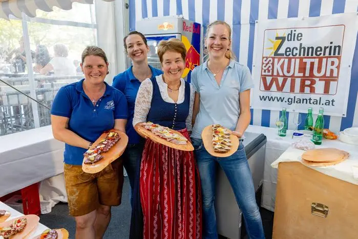 Das Team des Landgasthauses „Die Zechnerin“ aus Liebenfels sorgte hinter den Kulissen auch kulinarisch für eine urige Stimmung