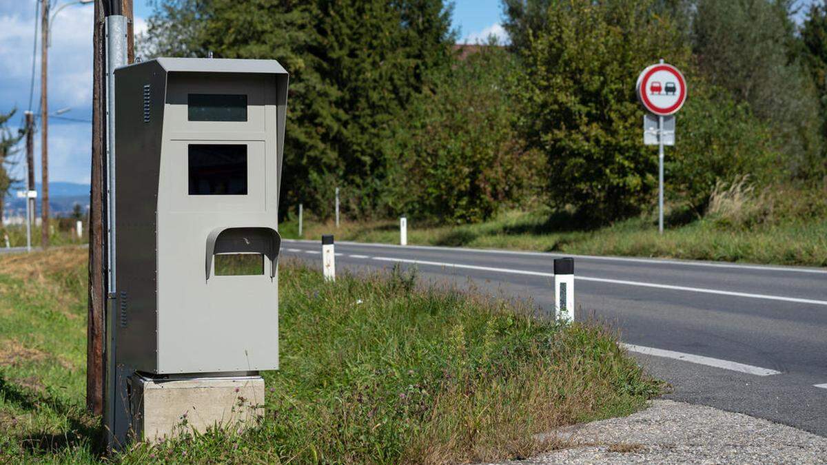 Die Täter wurden auf der Flucht von einem Radarkasten geblitzt (Sujetbild)