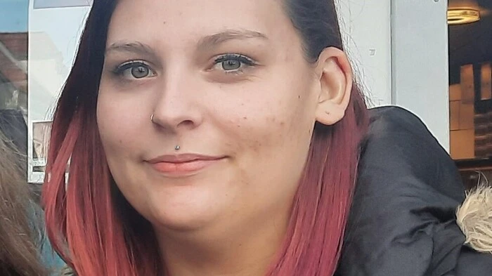 „Der Verdienst muss gleichbleiben, dann könnte ich mir eine vier Tage Woche, im Rahmen der Work-Life-Balance, schon vorstellen. Es sollte sowieso eine viel gerechtere Verteilung von Gehalt geben. Es kann nicht sein das Politiker so viel verdienen und ich sage mal ‚normale Arbeiterschicht‘ im Land bleibt am Ende nicht genug übrig, um sich das Leben zu finanzieren.“