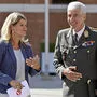 Ministerin Klaudia Tanner pflegt ein gutes Verhältnis zu ihrem Generalstabschef Robert Brieger