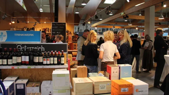 Mit einer zünftigen Brettljause startete am 21. September die Eröffnung des neuen Zubaus von Transgourmet in Spielberg.