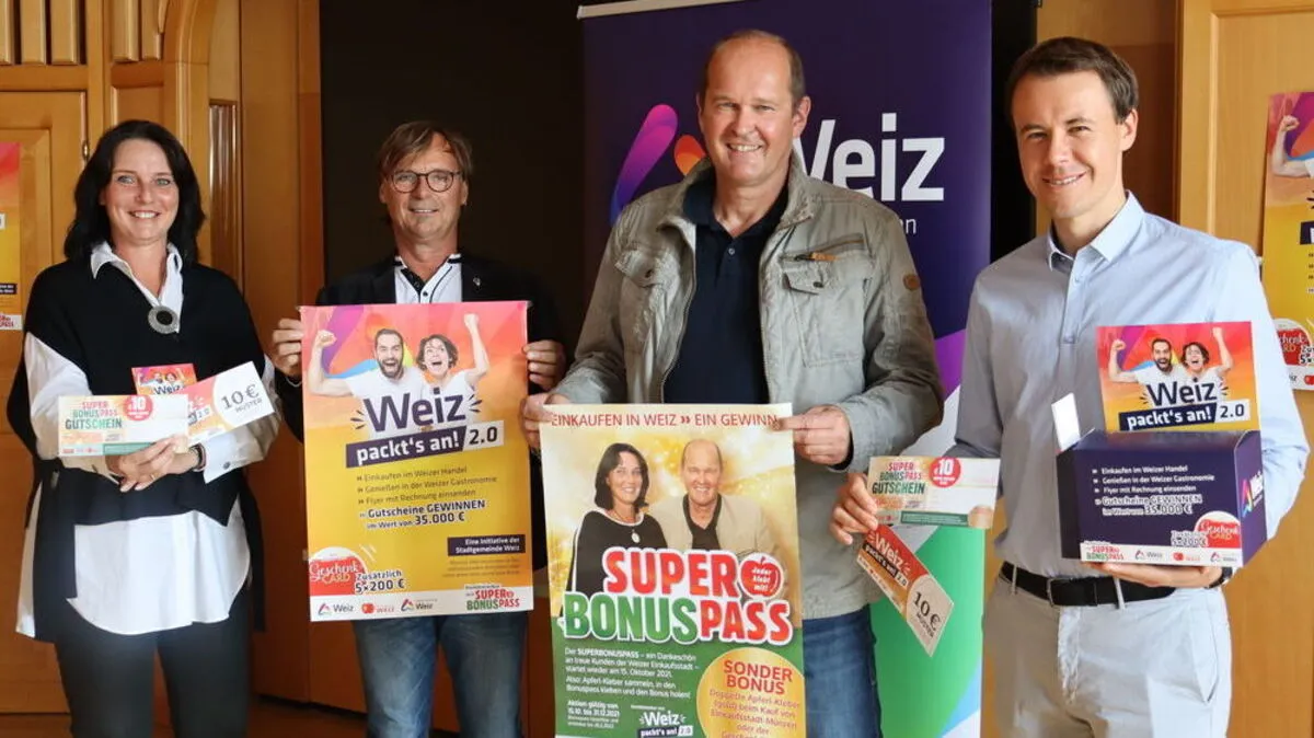Alexandra Neuhold, Bürgermeister Erwin Eggenreich, Ronald Bleykolm (Obmann der Einkaufsstadt Weiz) und Patrick König