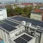 Die Kühlhallen der Eisfabrik werden jetzt mit Sonnenenergie betrieben