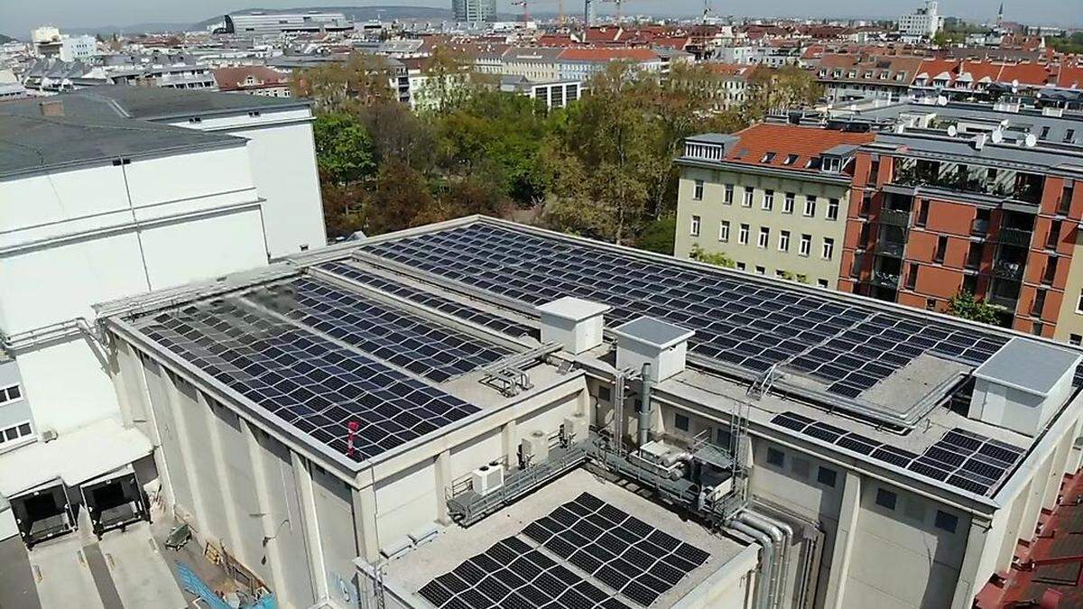 Die Kühlhallen der Eisfabrik werden jetzt mit Sonnenenergie betrieben