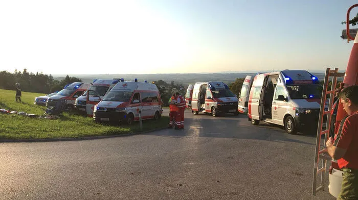 Großeinsatz der Rettungskräfte beim Unfall 
