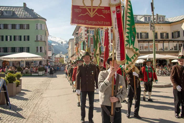 Am Schießstand Lienz in der Pfister mussten sich die Jugendlichen am Schießstand beweisen. Es dient aber auch dem gegenseitigen kennelernen sowie der Pflege von Freundschaften.