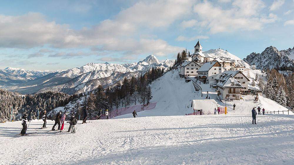Beliebt bei Einheimischen und Touristen: Monte Lussari. Nicht-Skifahrer fahren günstig mit der Gondel 