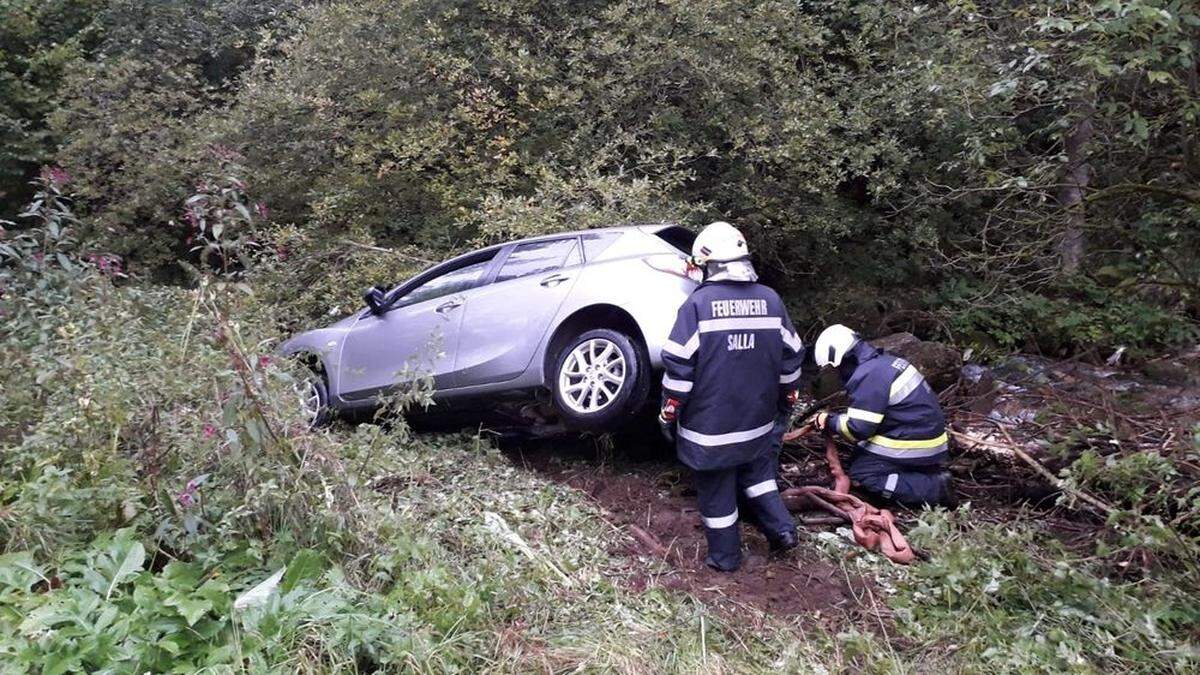 Zwei Mal innerhalb einer Woche kamen an derselben Stelle Autos von der Straße ab