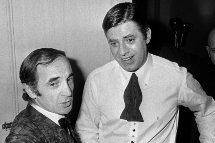 Aznavour, hier mit Komiker Jerry Lewis im Bild, füllte die Konzertsäle bald nicht nur in Frankreich - sondern auch bei uns, in  England, Russland und Amerika.
