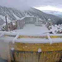 Der Schneefall zwingt den Kulturverein Petzen dazu, die Baustelle bei der Bleiburger Hütte auf rund 2000 Meter Seehöhe vorerst einzustellen