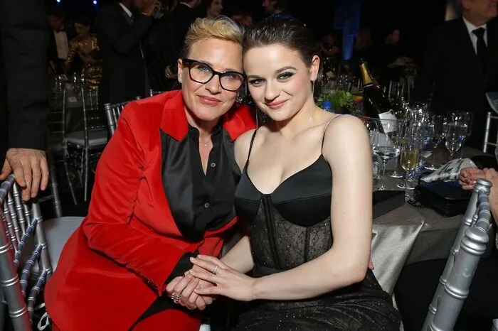 Joey King und Patricia Arquette ("The Act"). Arquette war in der Kategorie "Beste Darstellerin in einem TV-Film" nominiert, verlor aber gegen Michelle Williams.