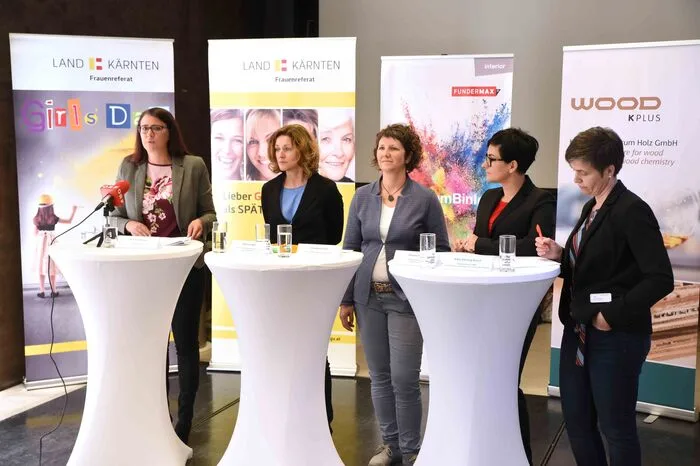 Im Rahmen des Girls' Day fand die Auftaktveranstaltung zu den diesjährigen Aktionen statt. Frauen- und Jugendreferentin Landesrätin Sara Schaar (links) sagte, dass die Maßnahmen, die seit vielen Jahren gesetzt werden, fruchten.