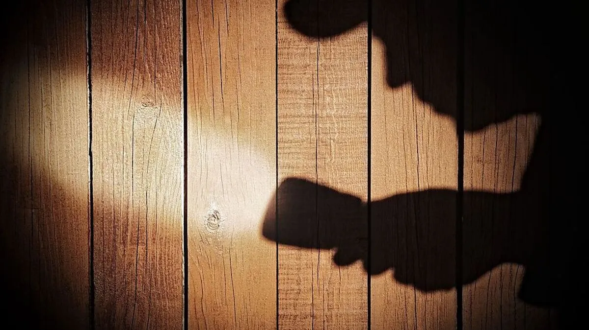 Ein unbekannter Täter ließ sich in einem Sonnenstudio einsperren