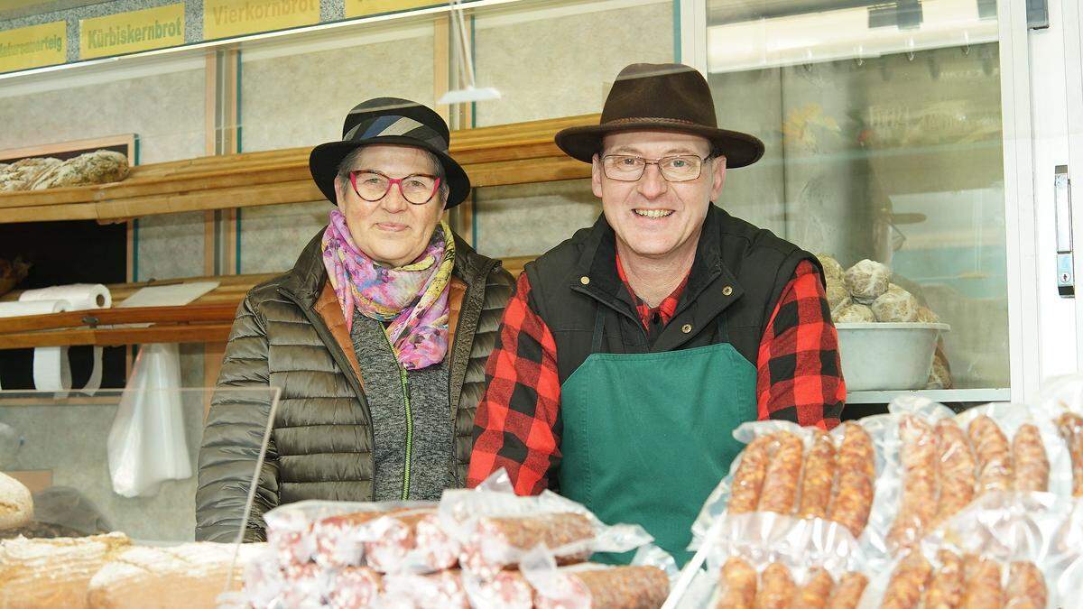 Frederike und Horst Sorger sind dreimal pro Woche am Völkermarkter Hauptlatz mit einem Verkaufswagen vertreten