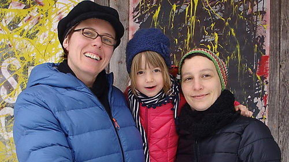 Dreimäderlhaus. Vor dem Interview mit der Kleinen Zeitung waren Bettina, Valentina und Romana auf einem winterlichen Spaziergang