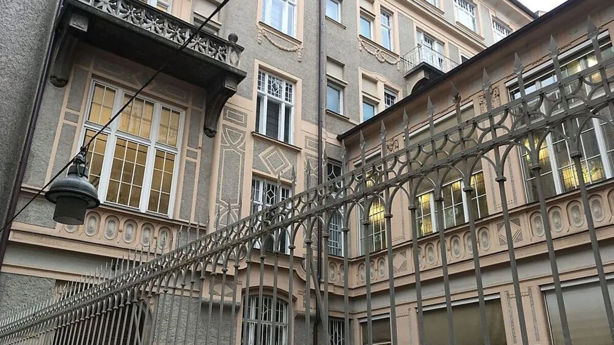 Wer kennt dieses Gebäude in der Herrengasse?