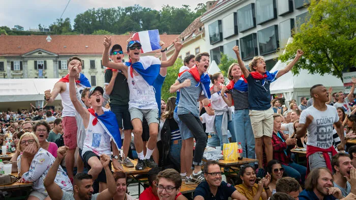 Gleich vier Mal konnten die Frankreich-Fans beim Public Viewing am Grazer Karmeliterplatz aufjubeln, schließlich schossen Griezmann, Mbappé & Co im WM-Finale gegen Kroaten ...