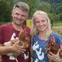350 Weidehühner gibt es am Hof von Markus und Ingrid Tschischej