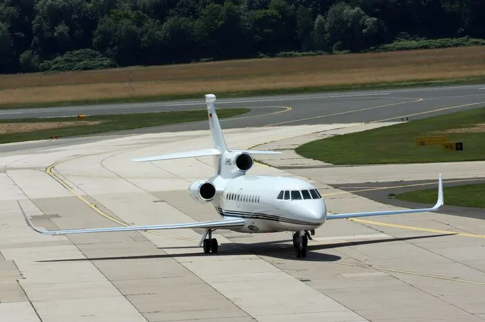Das Flugzeug für die deutschen Fans wurde von Martin Hinteregger gebucht. Er wartet in Sirnitz bereits auf die Ankunft der Fußballerinnen und Fußballer.