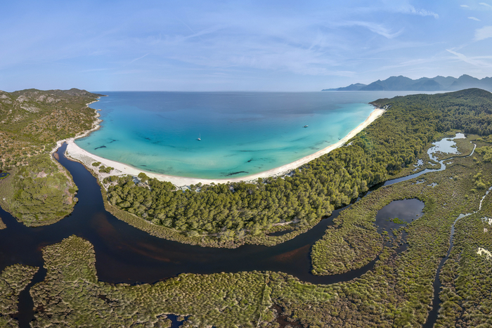 Die wunderschöne Küste Korsikas lädt zum Verweilen ein 