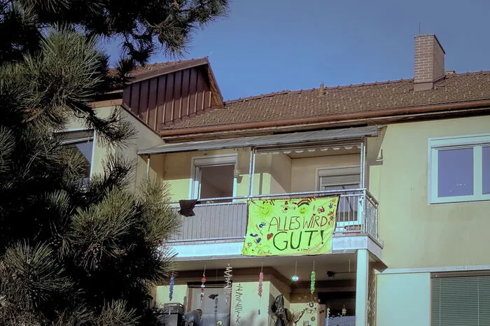 ...wie Durchhalteparolen, mit denen sich die Menschen in Graz gegenseitig Mut machen.