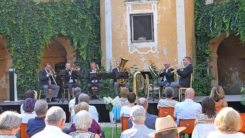 Auch im Schloss Hainfeld wird es, wie im Vorjahr, einen Konzertabend unter freiem Himmel geben