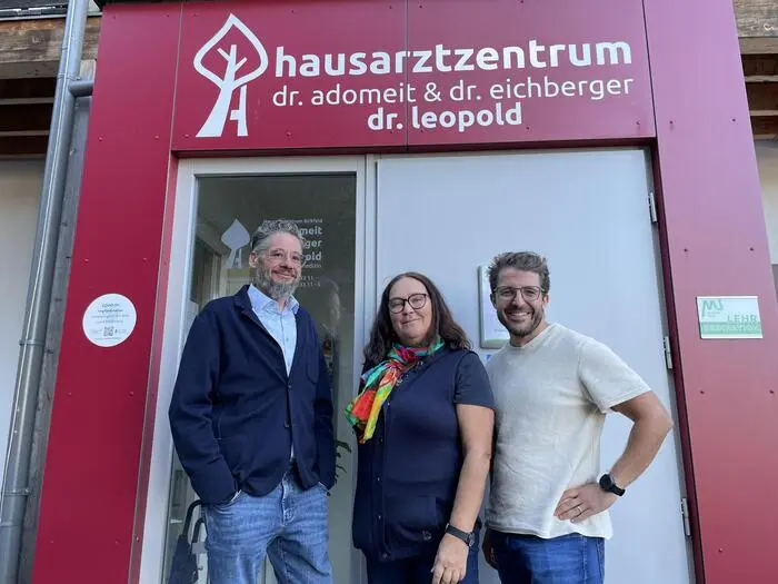 Über die Lehrordination, hier absolvieren Studierende ihre praktische Ausbildung, sind die beiden von der Stadt aufs Land gekommen