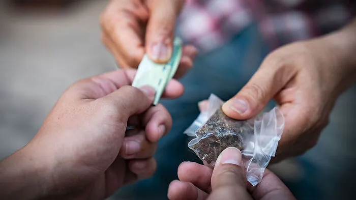Rund 60.000 Euro konnte das Paar durch den Drogenverkauf einnehmen