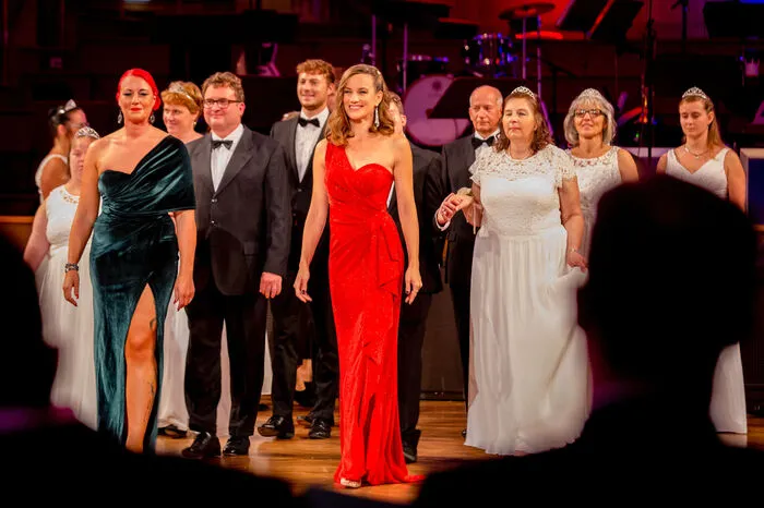 ... sondern auch der erste große klassische Ball, der wieder nach der Pandemie stattfand. 