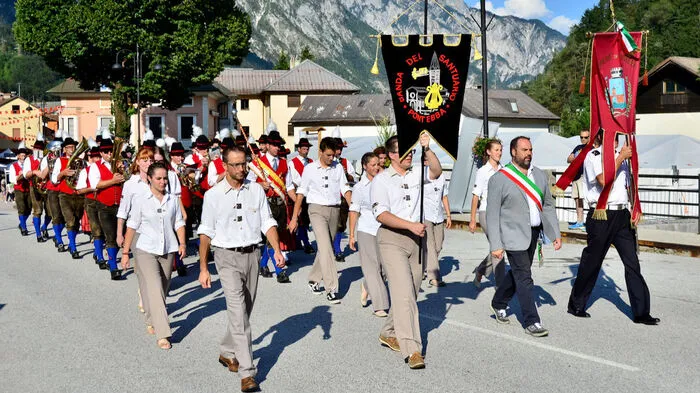 Im Zeichen der gegenseitigen Wertschätzung und des Miteinanders feierten Kärntner und Italiener in Pontebba ein Brückenfest sowie den 70. Geburtstag der Musikkapelle Pontebba.