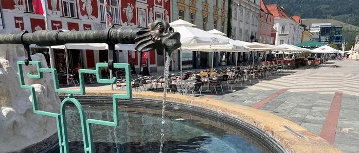 Die historischen Brunnen am Leobener Hauptplatz haben keinen geschlossenen Wasserkreislauf