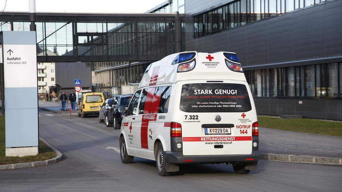 Der Verletzte wird im Klinikum Klagenfurt behandelt