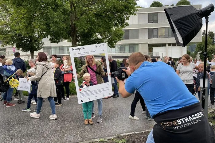 Die Teilnehmenden konnten sich zudem von Fotograf Rene Strasser im Einsatz für die Geburtshilfe in Hartberg fotografieren lassen.