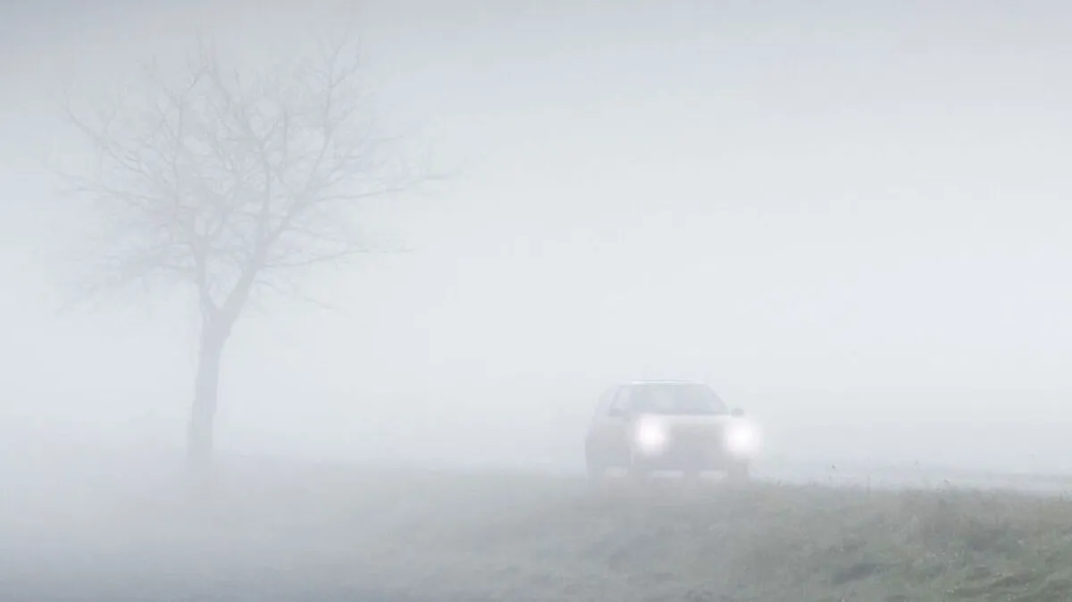 Starker Nebel und zu schnell: Drei Verletzte bei Unfall