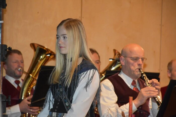 Kapellmeister Erwin Spreitzer bereitete mit seinen 47 Musikerinnen und Musikern ein abwechslungsreiches Programm vor.