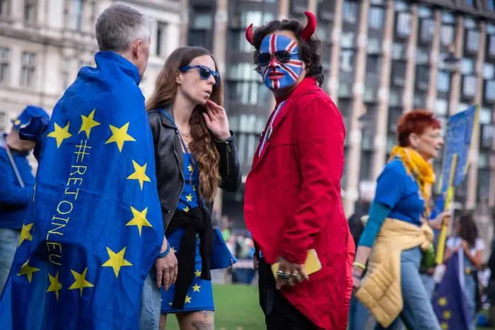 National Rejoin March III in London, UK - 28 Sept 2024 A protestor wrapped in the European flag and a protestor with face paint take part during the National Rejoin March III. Thousands of anti-Brexit protesters took part in the third annual National Rejoin March, calling on the UK government to rejoin the European Union. London United Kingdom Copyright: xLoredanaxSangiulianox/xSOPAxImagesx LSangiuliano-4237