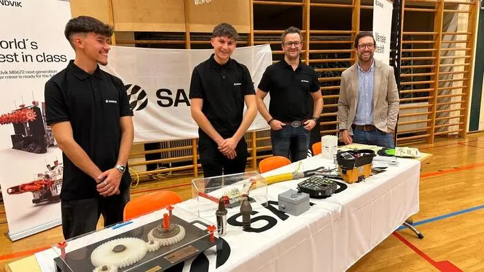Die BerufsFindungsBegleitung der Steirischen Volkswirtschaftlichen Gesellschaft (STVG) lud zum Jobdating: Dieses fand in der Lindfeldhalle Judenburg in Kooperation mit der Mittelschule Judenburg statt, die Hauptorganisation lag bei Katharina Steiner-Bittlingmaier von der STVG.