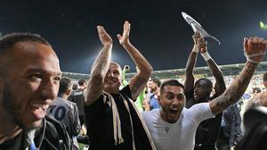 Udinese Calcio-Trainer Fabio Cannavaro jubelte mit Roberto Maximiliano Pereyra nach dem 1:0-Sieg gegen Frosinone