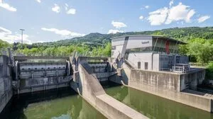 Das Bild zeigt das Murkraftwerk Leoben