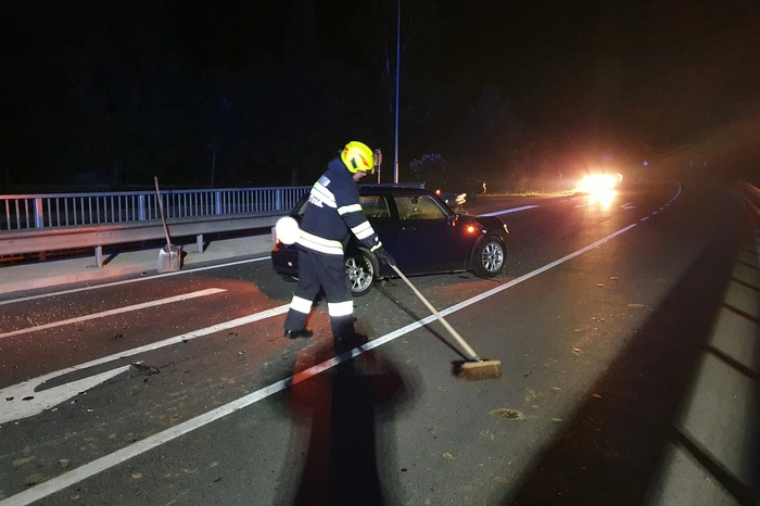 Die FF Obergroßau, sowie Polizei und Straßenmeisterei waren vor Ort im Einsatz.