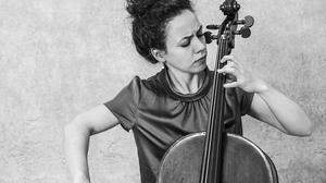 Die Cellistin Ursina Maria Braun wird am 14. August gemeinsam mit Katarzyna Drogosz die Arndorfer Kirche bespielen 