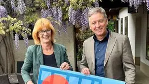 Marianne Müller-Triebl (Grünen-Bezirkssprecher-Stellvertreterin) und Landtagsabgeordneter Lambert Schönleitner sprachen in Feldbach über ihre Forderungen in Sachen öffentlicher Verkehr und erneuerbare Energien