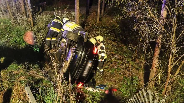Ein schwerer Autounfall ereignete sich in der Nacht von Freitag (5. Oktober) auf Samstag (6. Oktober) in Spielberg.
