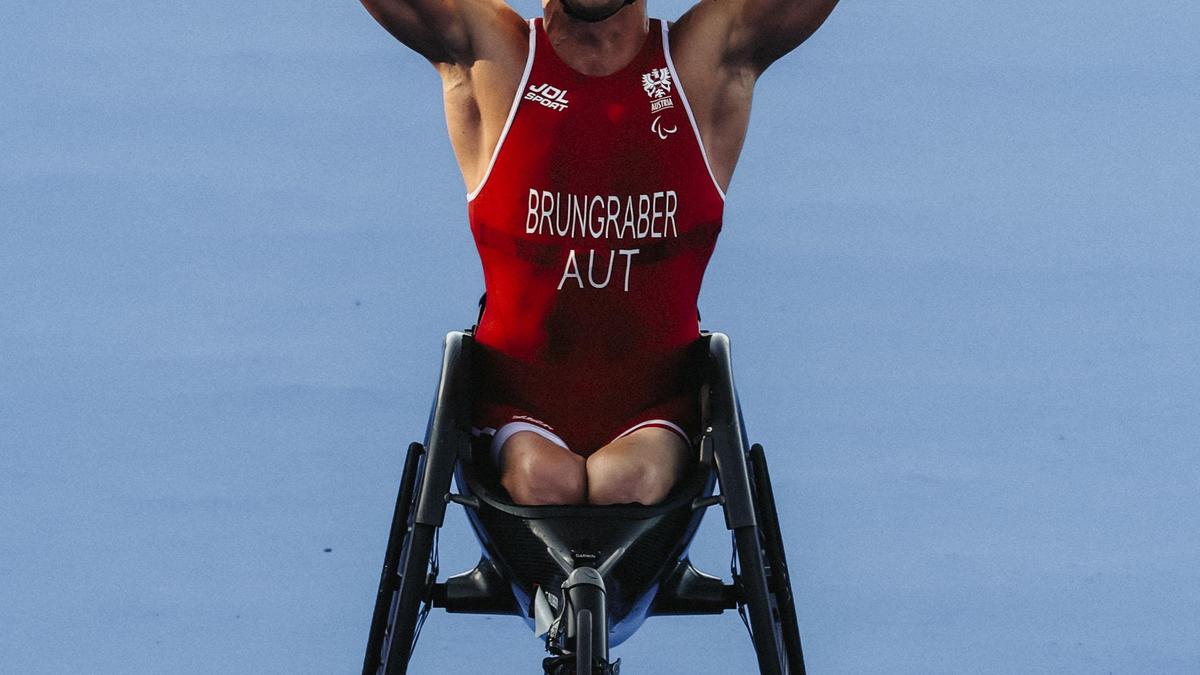 PARIS,FRANCE,02.SEP.24 - PARALYMPICS, TRIATHLON - Paralympic Summer Games Paris 2024. Image shows the rejoicing of Florian Brungraber (AUT).
Photo: GEPA pictures/ Patrick Steiner