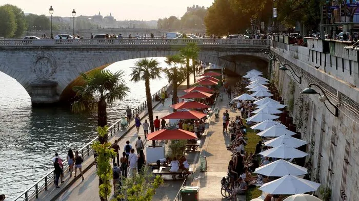 Mehr als Paris aus diesem Fluss gemacht hat, ist nicht möglich, schreibt Axel Veiel, Korrespondent der Kleinen Zeitung in Paris. Die Brücken: Romantik pur...